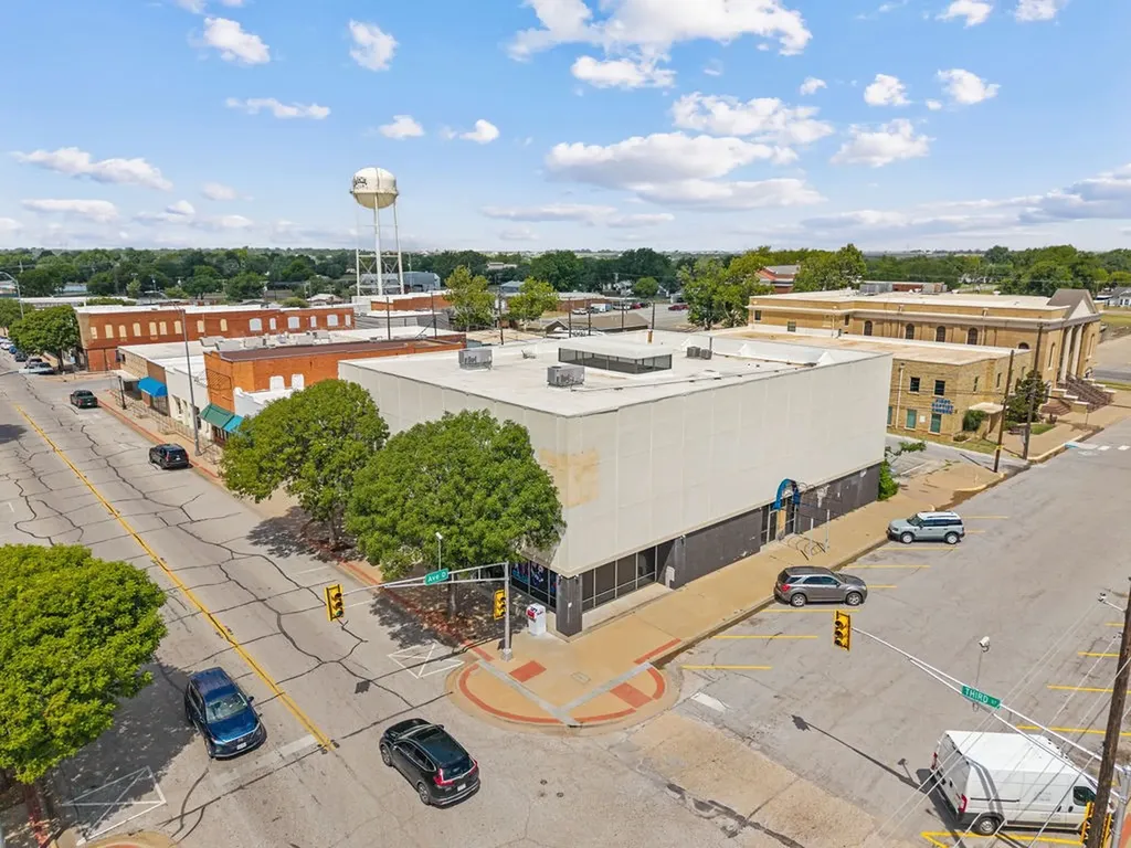 317 E 3rd Street Burkburnett TX 76354