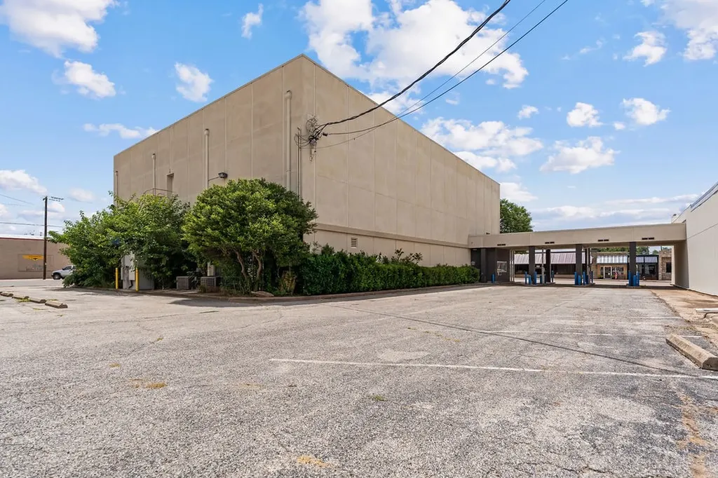 317 E 3rd Street Burkburnett TX 76354