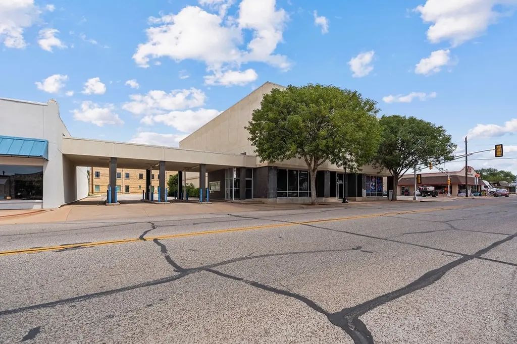 317 E 3rd Street Burkburnett TX 76354