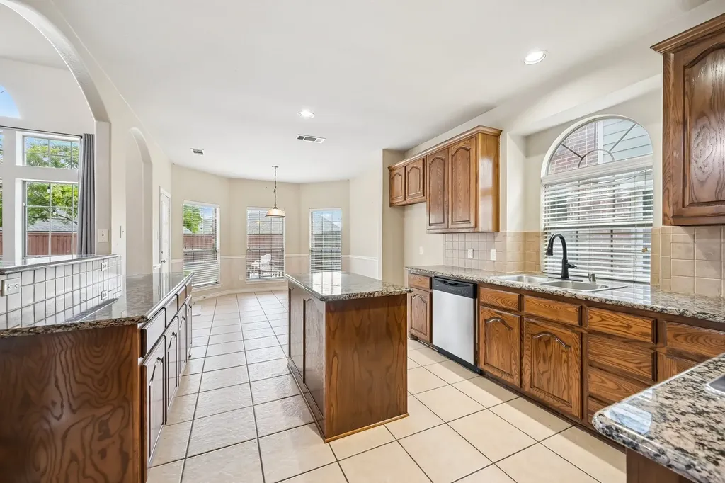 381 Fairlanding Avenue Fairview TX 75069