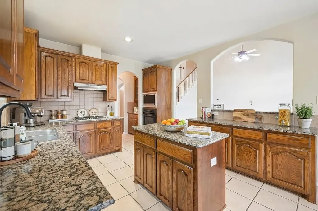 381 Fairlanding Avenue Fairview TX 75069
