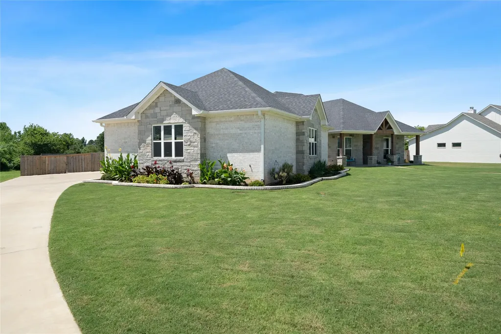 219 White N Gail Lane Bullard TX 75757