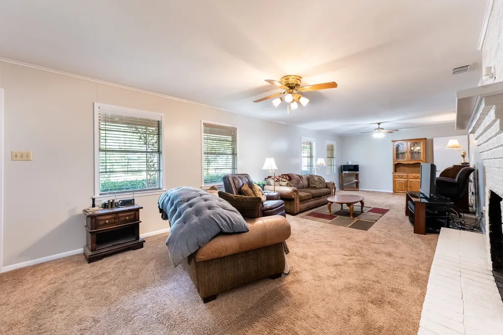 2715 Fm 857 Grand Saline TX 75140