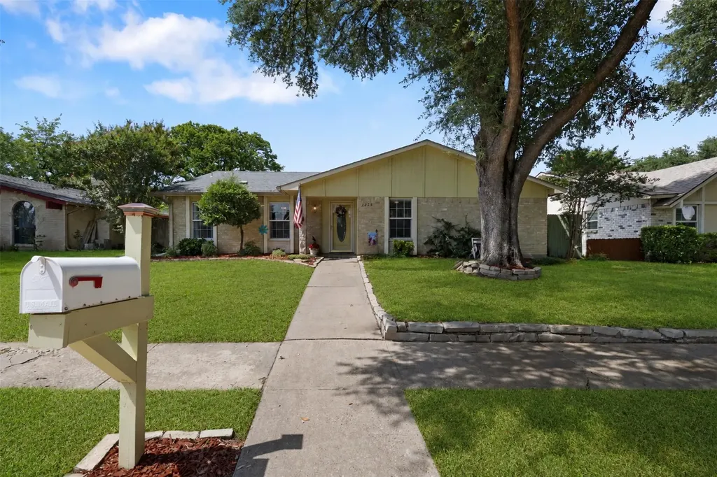 2825 Pinewood Drive Garland TX 75044