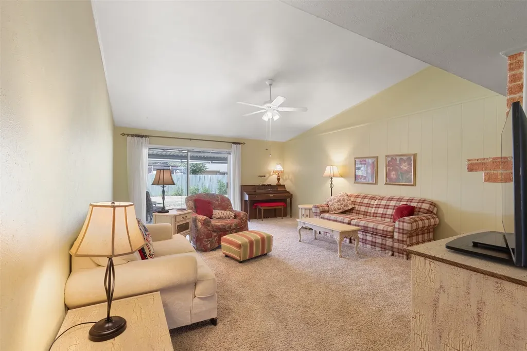 2825 Pinewood Drive Garland TX 75044