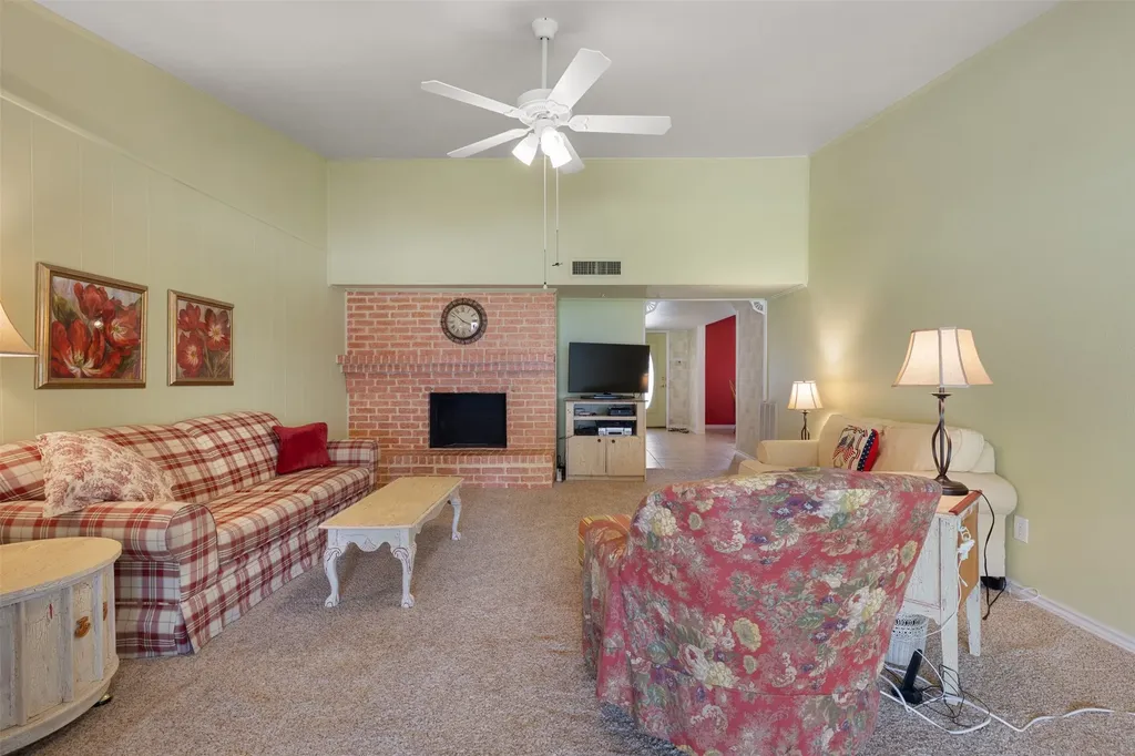 2825 Pinewood Drive Garland TX 75044