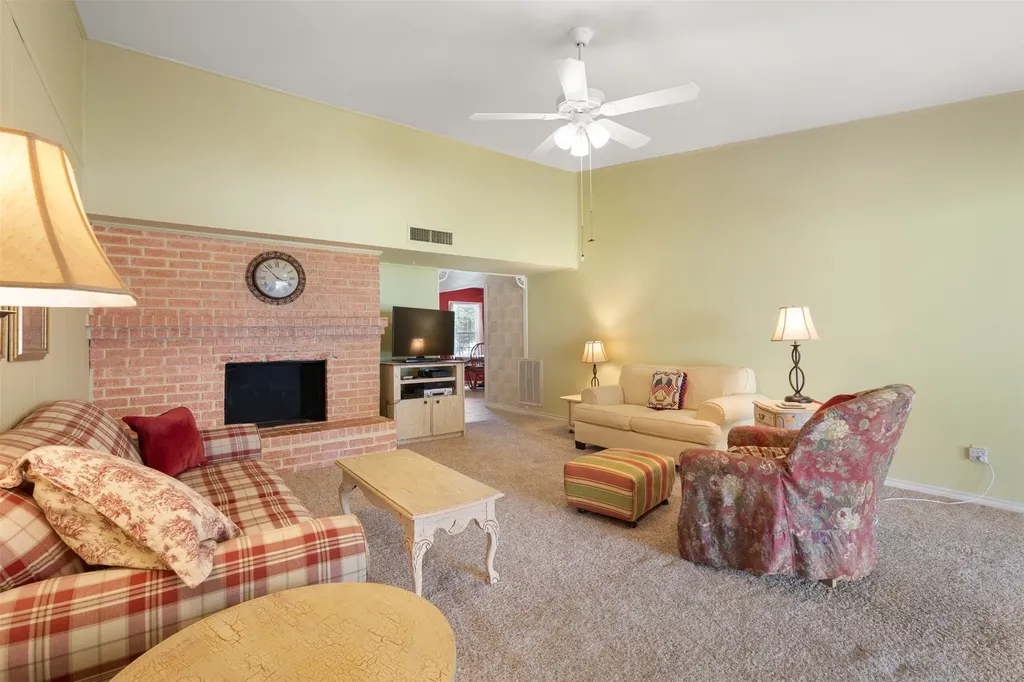 2825 Pinewood Drive Garland TX 75044