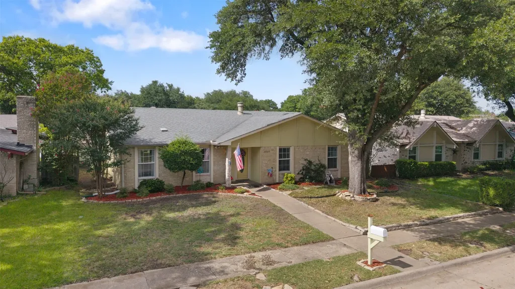 2825 Pinewood Drive Garland TX 75044