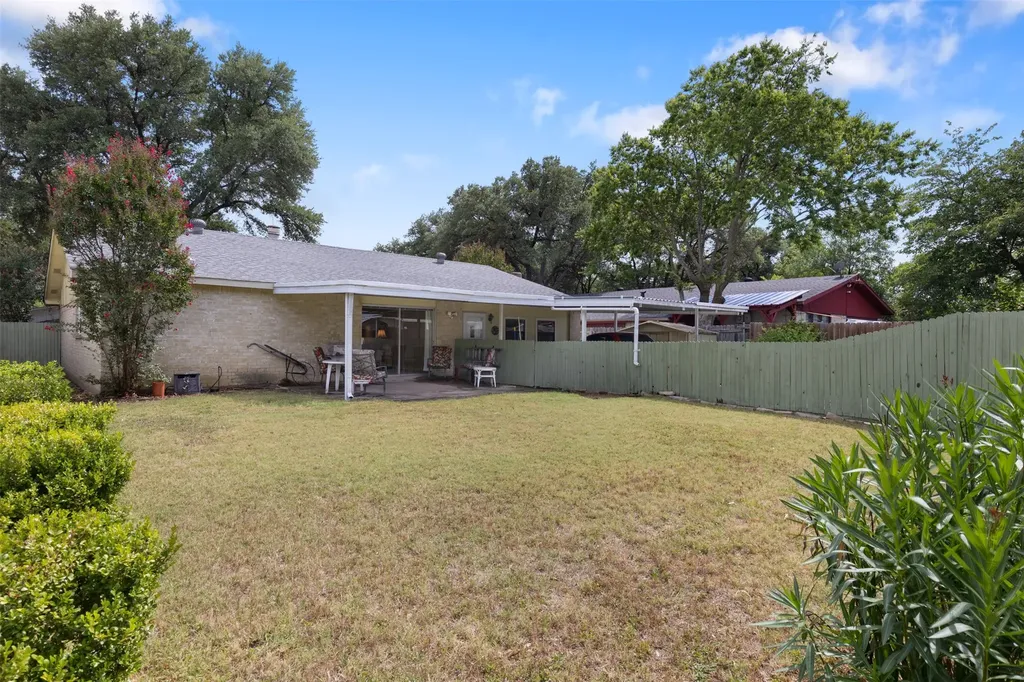 2825 Pinewood Drive Garland TX 75044