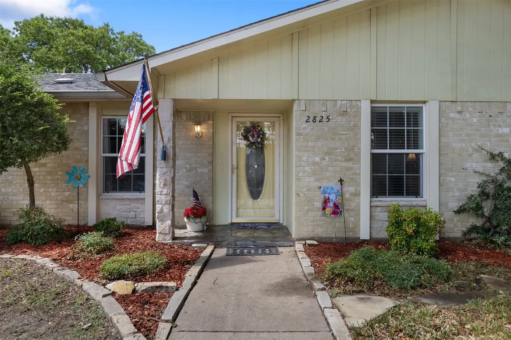 2825 Pinewood Drive Garland TX 75044