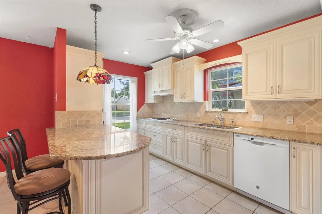 2825 Pinewood Drive Garland TX 75044