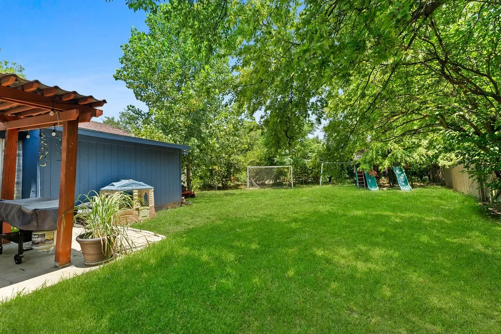 202 Fleetwood Court Arlington TX 76014