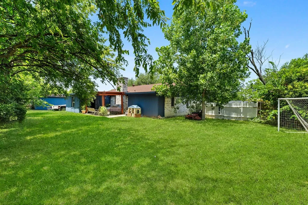 202 Fleetwood Court Arlington TX 76014