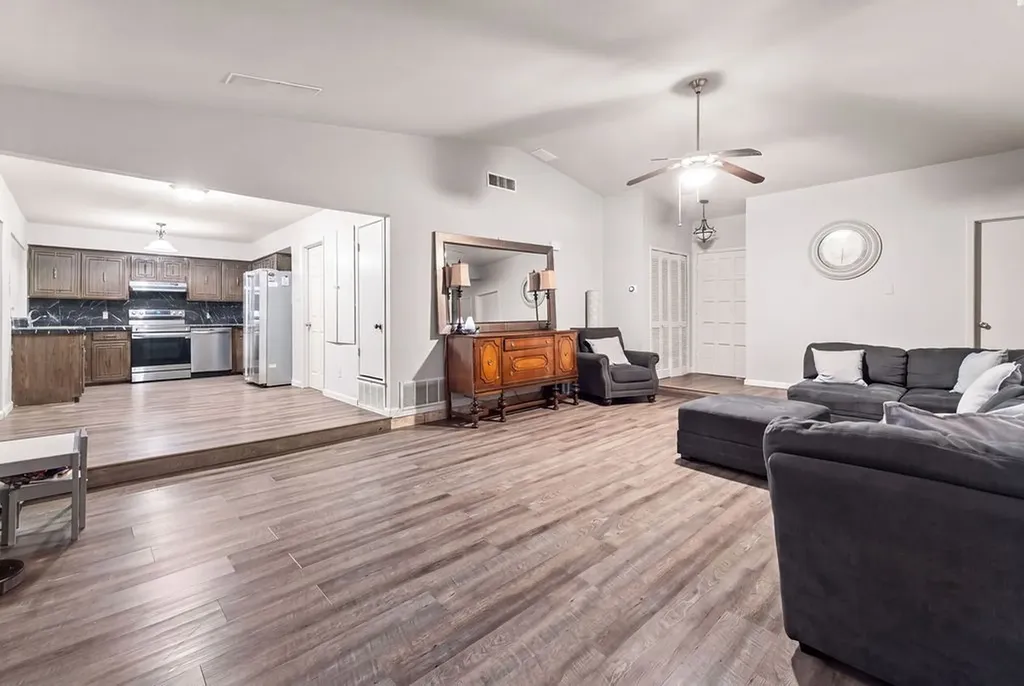 202 Fleetwood Court Arlington TX 76014