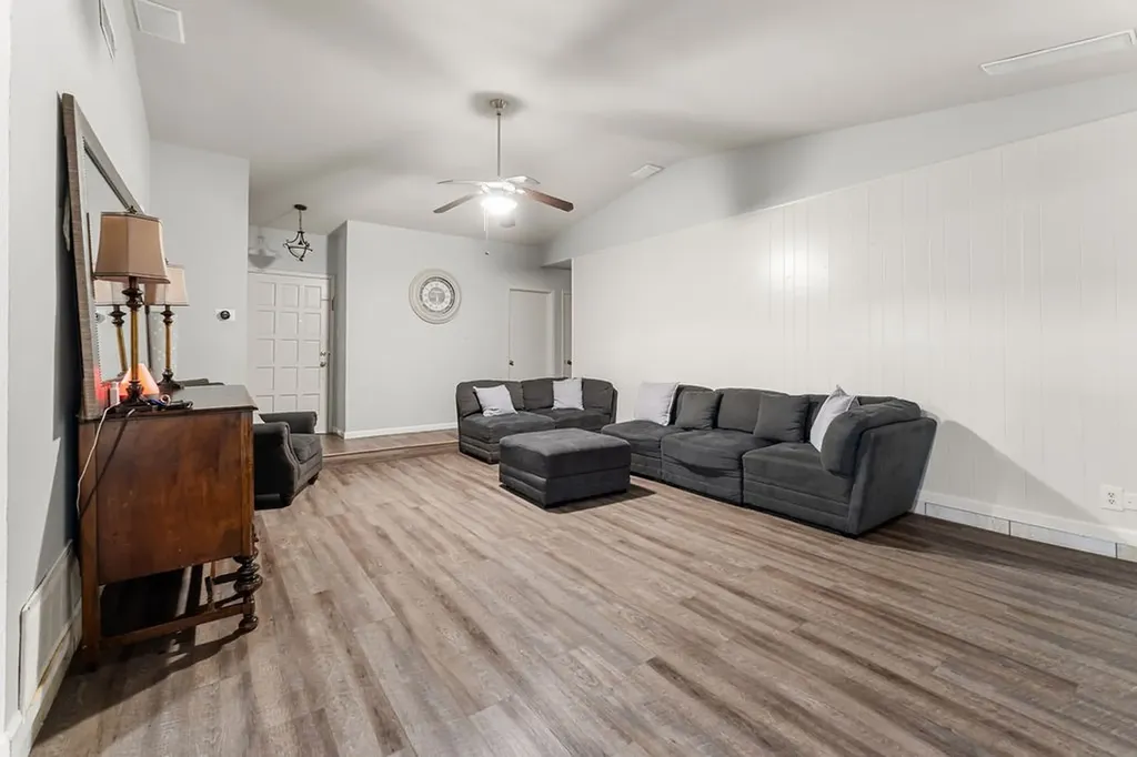 202 Fleetwood Court Arlington TX 76014