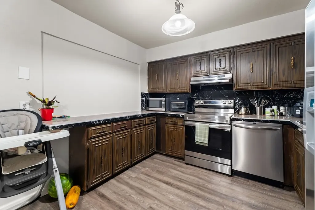 202 Fleetwood Court Arlington TX 76014