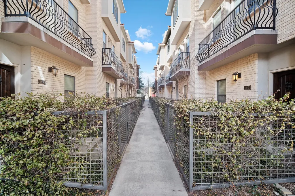 Dallas TX, 3142 Ross Avenue, Unit 1