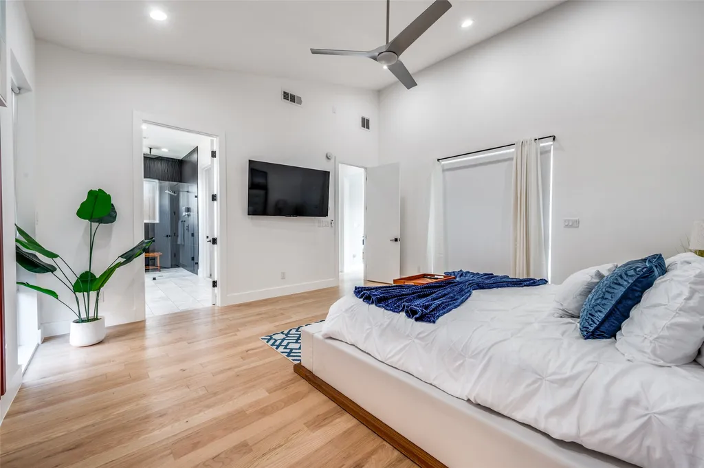 4811 Cowan Avenue Dallas TX 75209