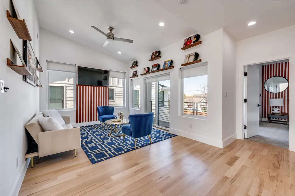 4811 Cowan Avenue Dallas TX 75209
