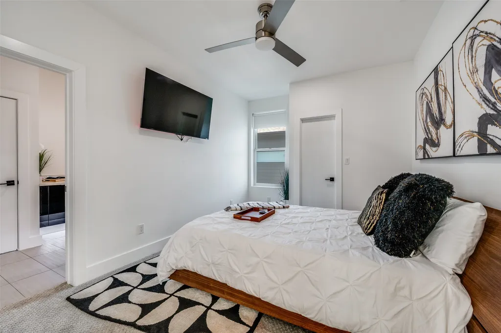4811 Cowan Avenue Dallas TX 75209