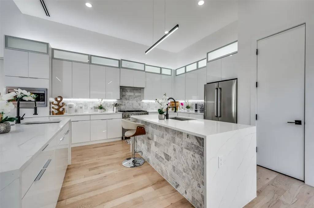 4811 Cowan Avenue Dallas TX 75209