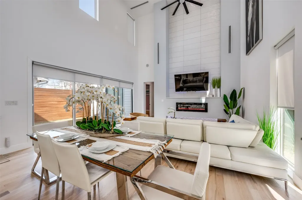 4811 Cowan Avenue Dallas TX 75209