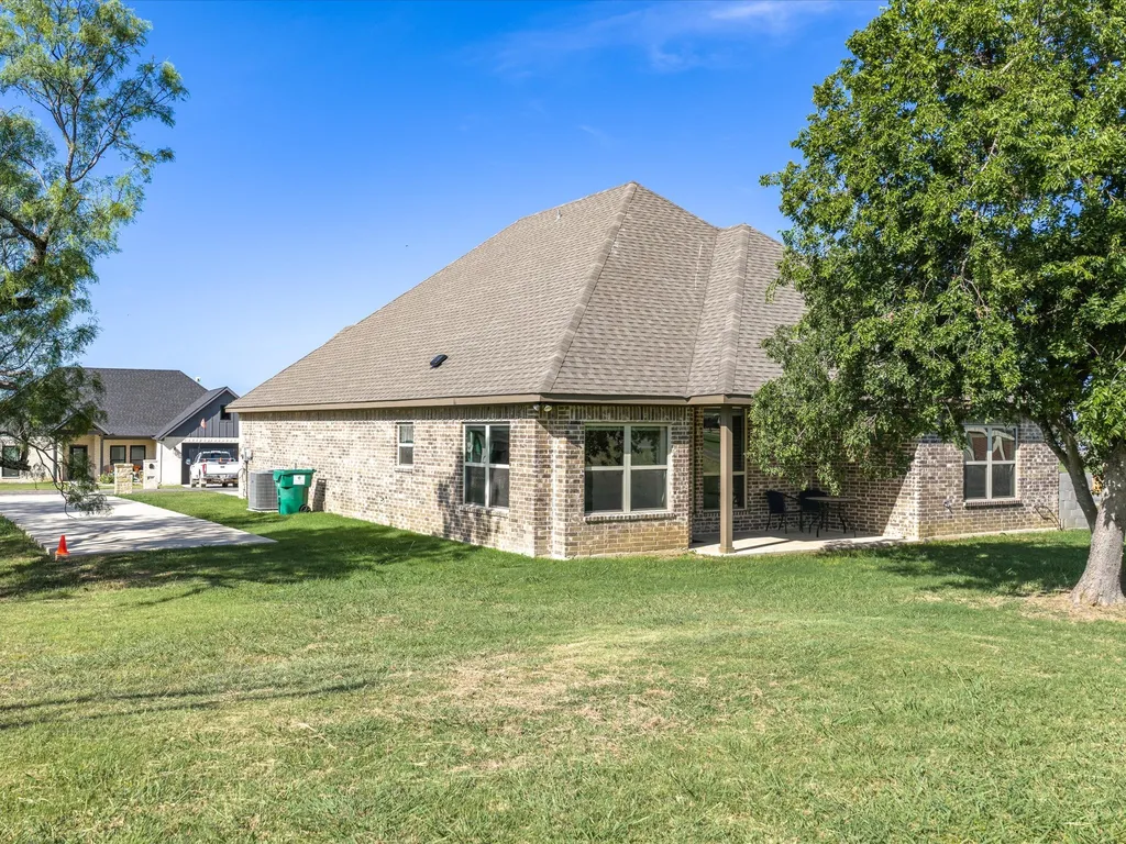 648 Half Moon Way Runaway Bay TX 76426