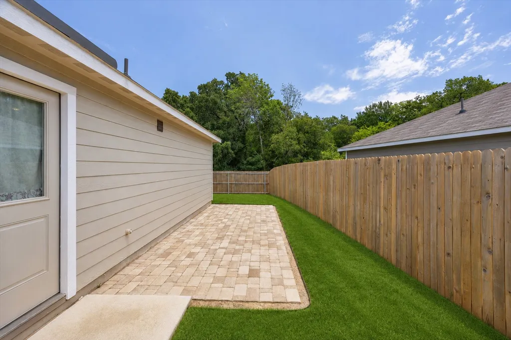 1803 Temper Lane Dallas TX 75253