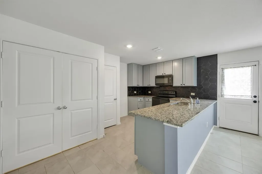 1803 Temper Lane Dallas TX 75253