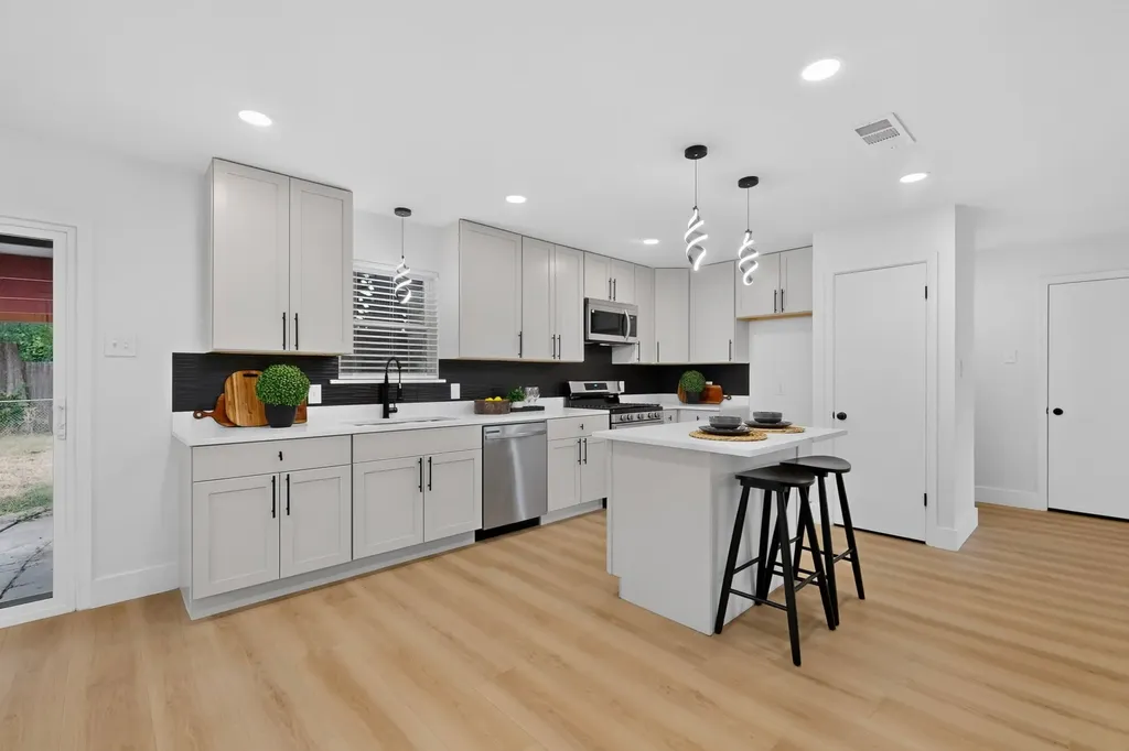 2553 Dorrington Drive Dallas TX 75228