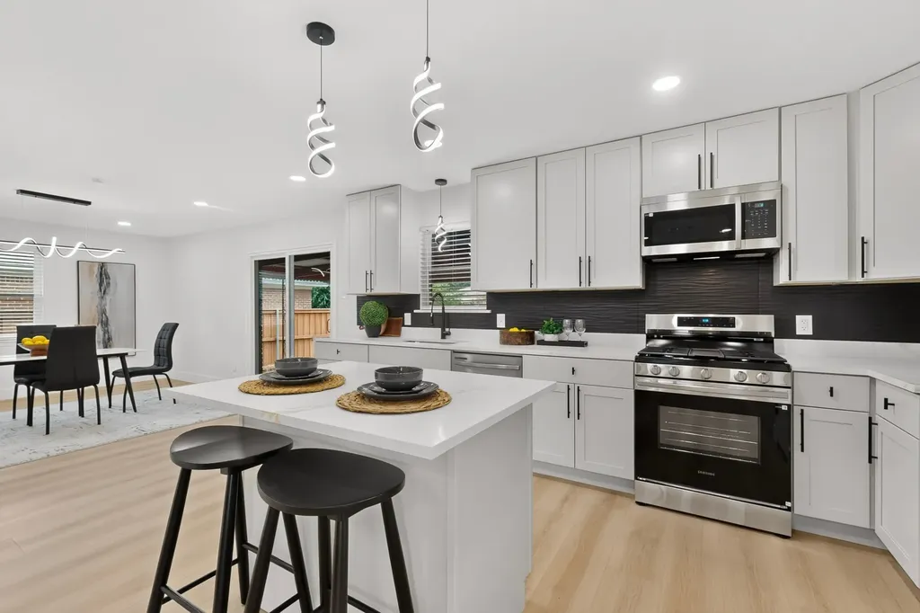 2553 Dorrington Drive Dallas TX 75228