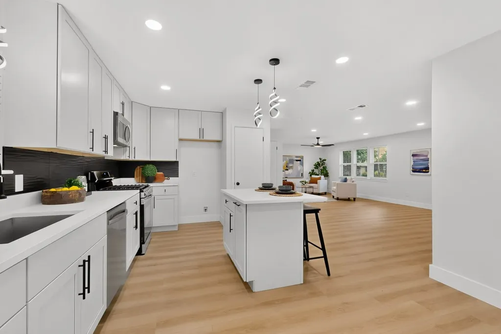 2553 Dorrington Drive Dallas TX 75228