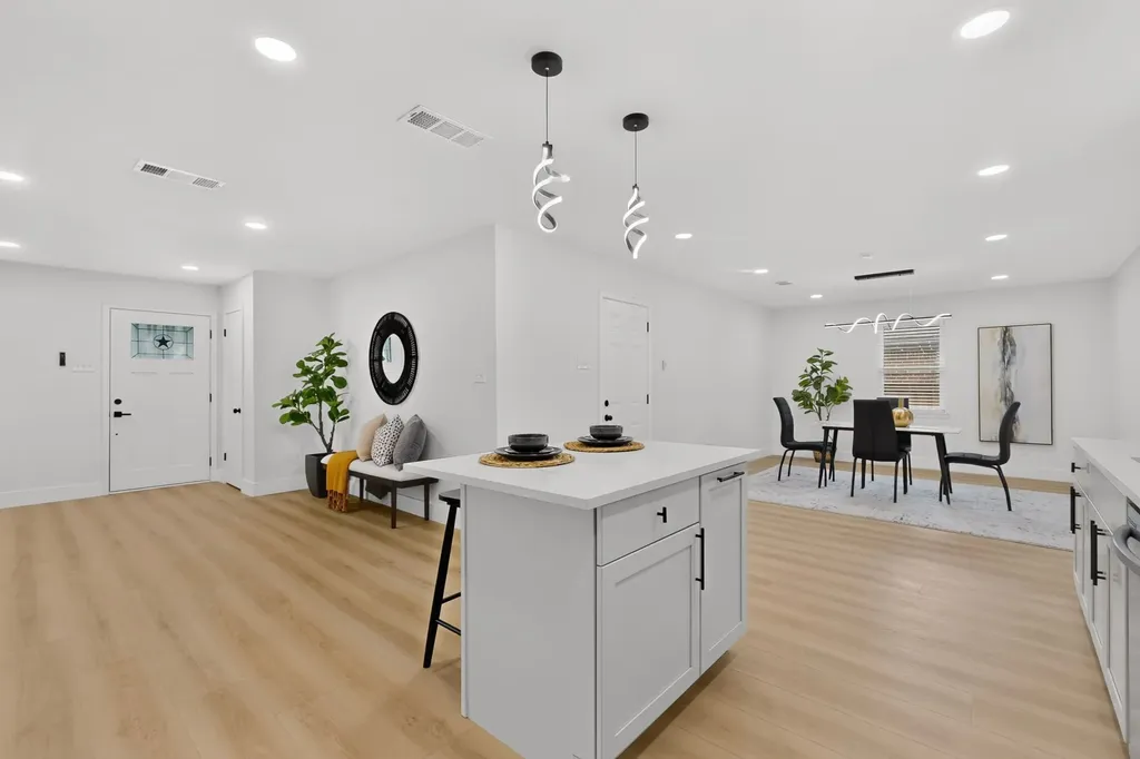 2553 Dorrington Drive Dallas TX 75228