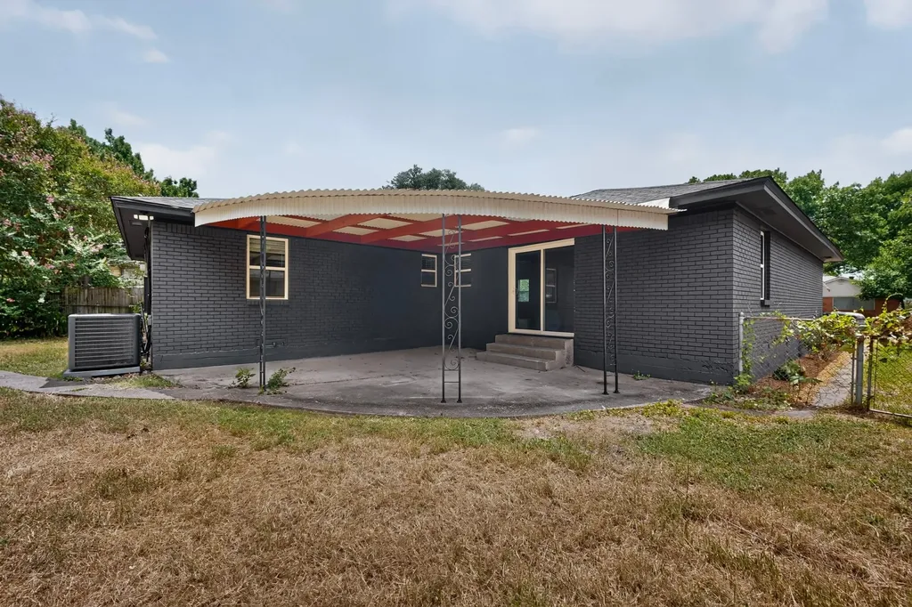 2553 Dorrington Drive Dallas TX 75228
