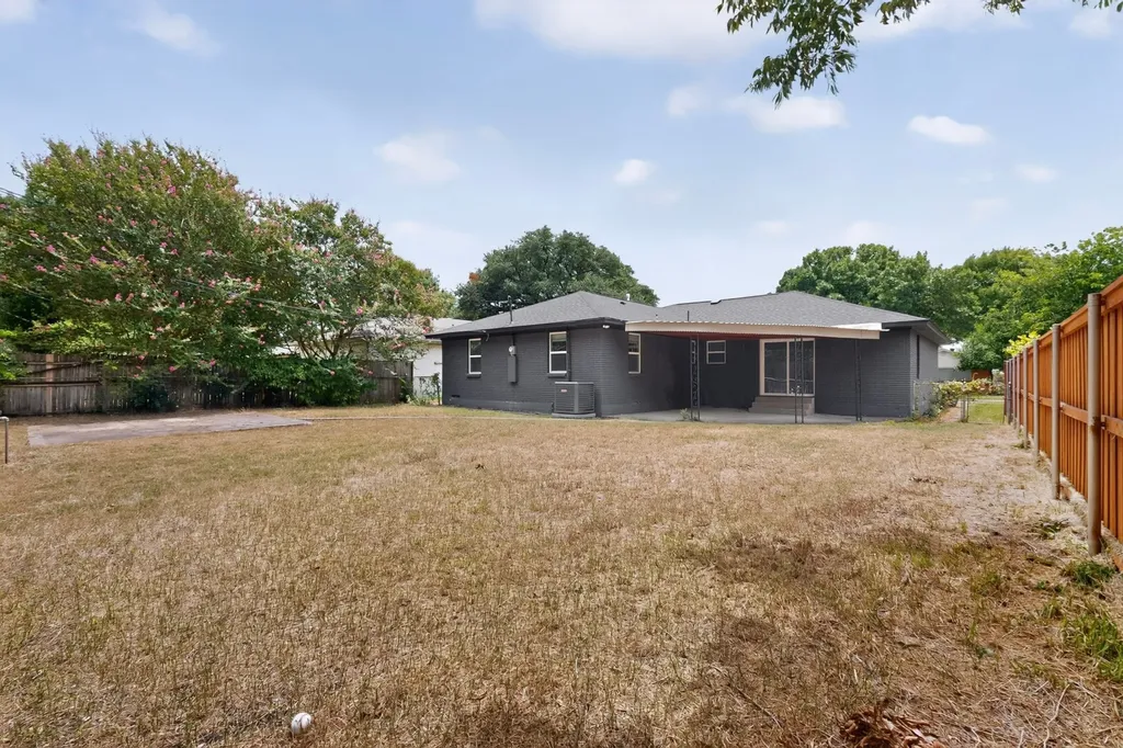 2553 Dorrington Drive Dallas TX 75228