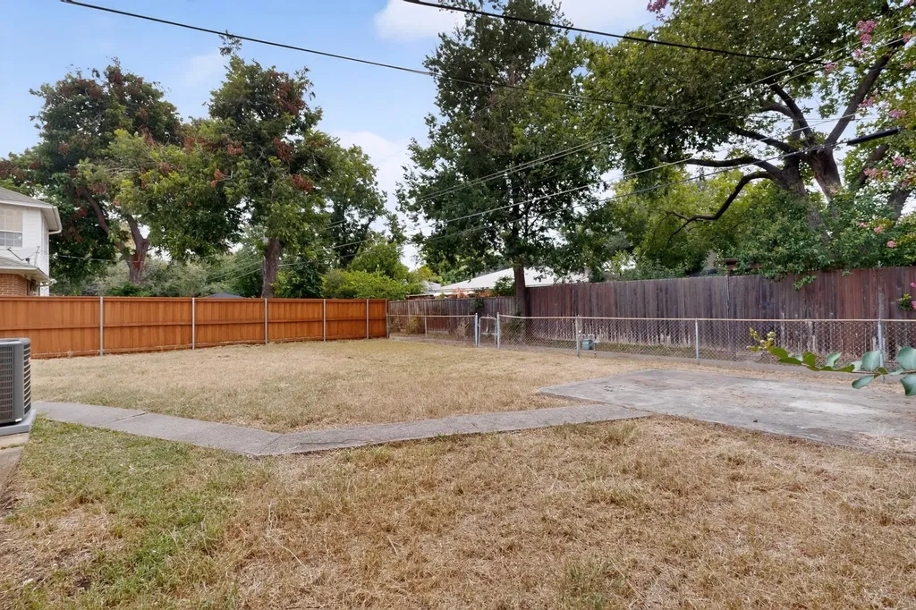 2553 Dorrington Drive Dallas TX 75228