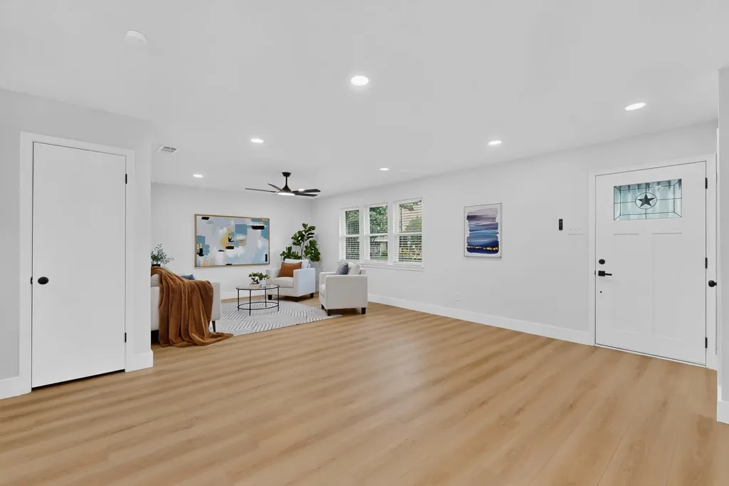 2553 Dorrington Drive Dallas TX 75228