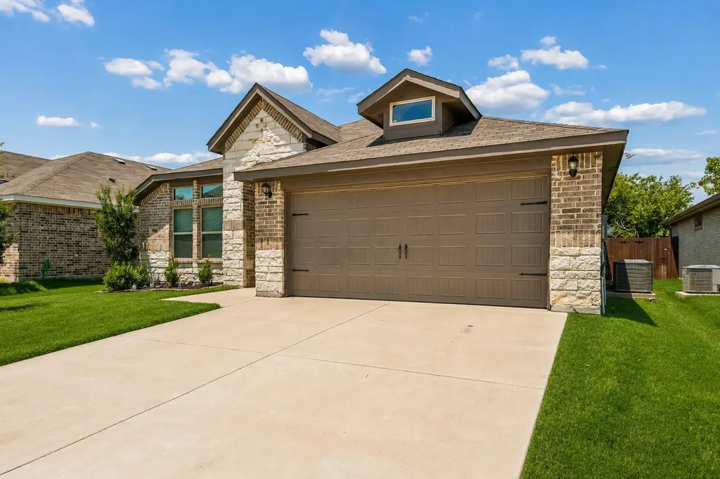 9916 Mescalbean Boulevard Fort Worth TX 76036