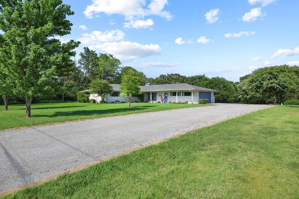 2200 S Lang Avenue Denison TX 75020