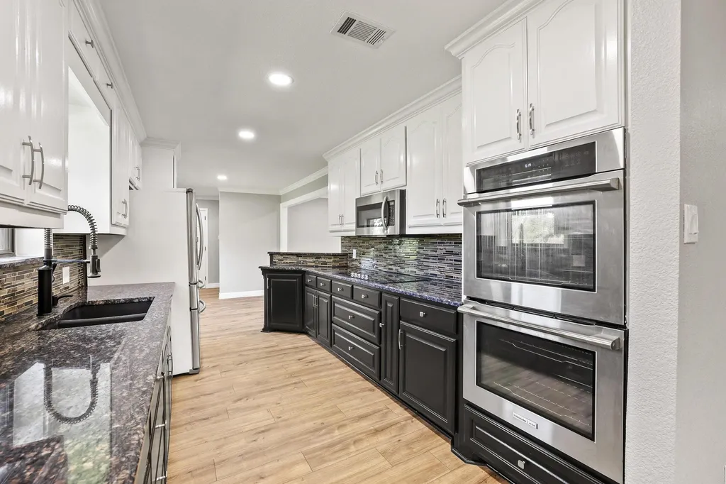 2200 S Lang Avenue Denison TX 75020