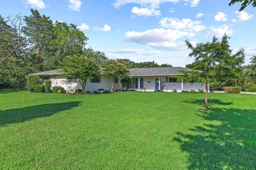 2200 S Lang Avenue Denison TX 75020