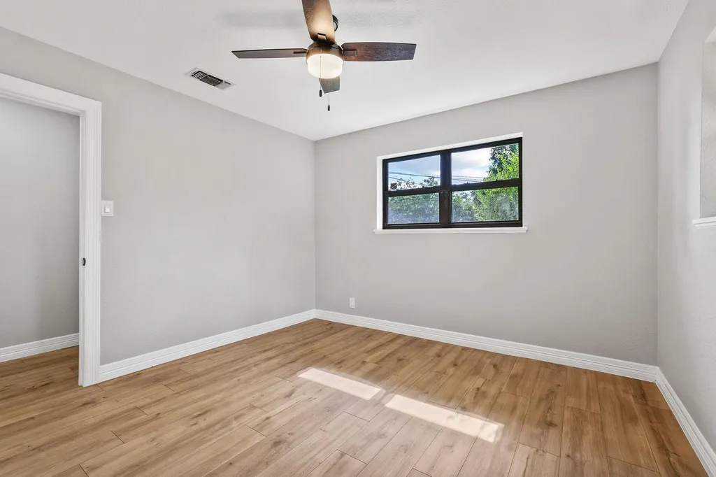 2200 S Lang Avenue Denison TX 75020