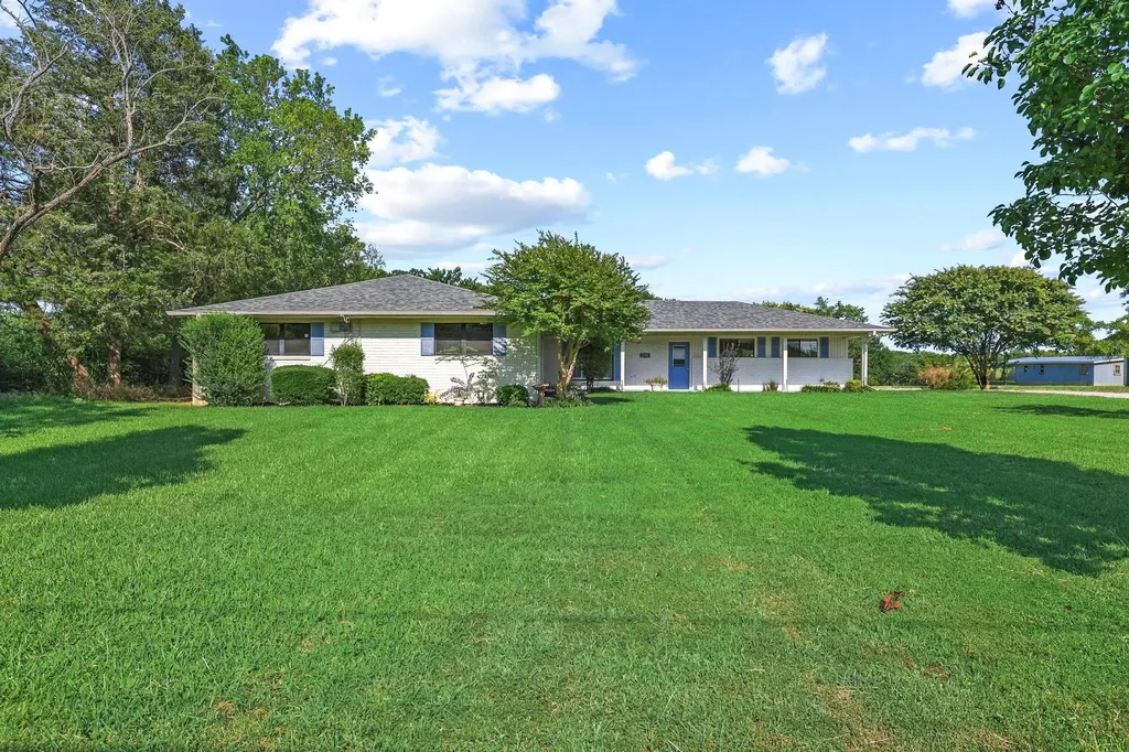2200 S Lang Avenue Denison TX 75020