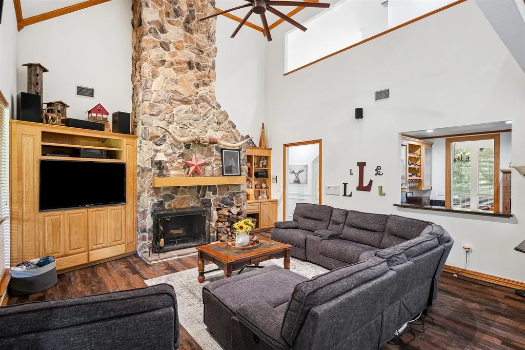 900 Coral Cove Oak Point TX 75068