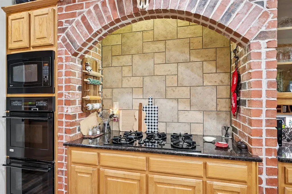 900 Coral Cove Oak Point TX 75068