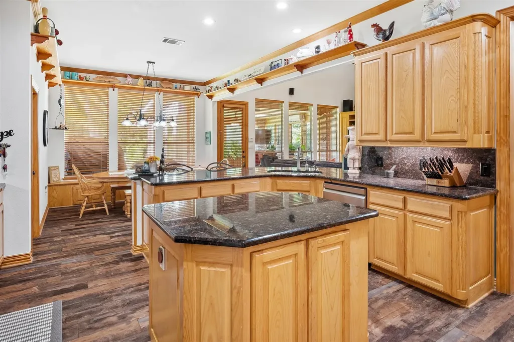 900 Coral Cove Oak Point TX 75068