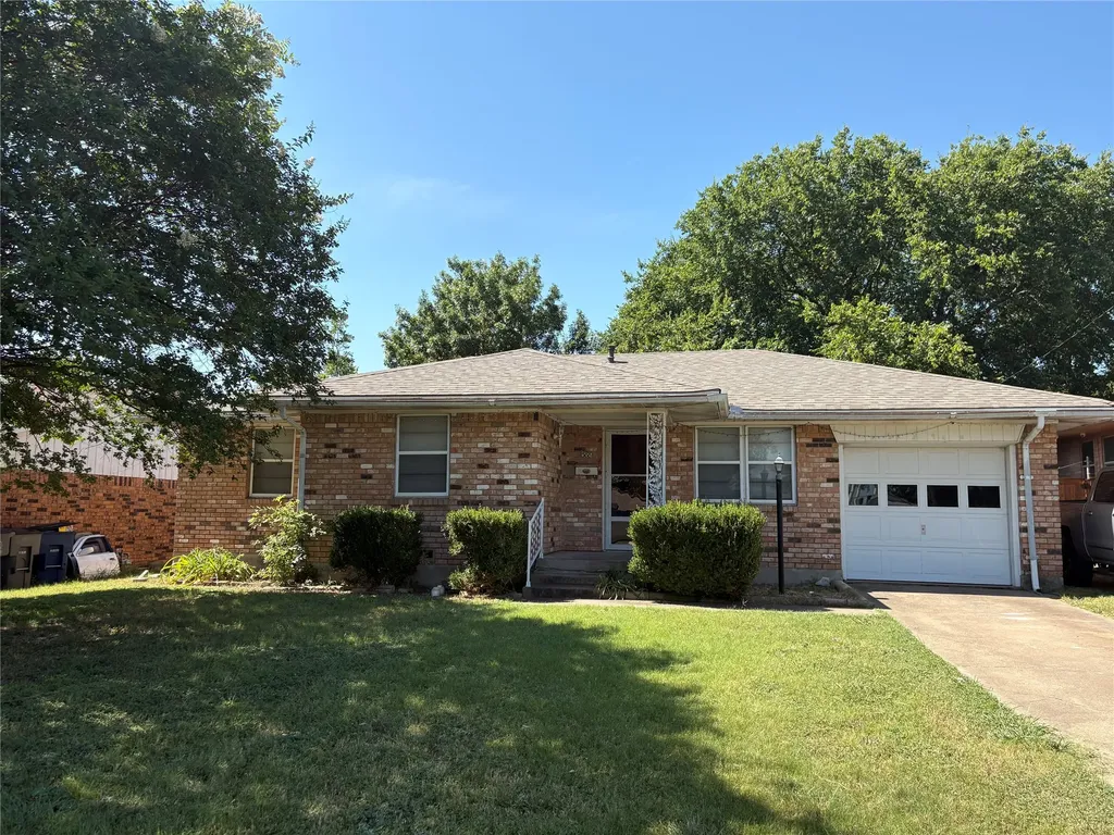 588 Rea Avenue Lancaster TX 75146