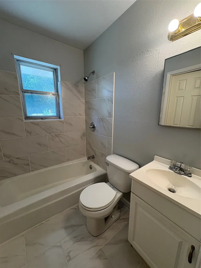 588 Rea Avenue Lancaster TX 75146