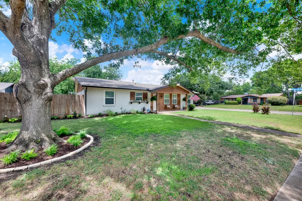 745 Pinehurst Drive Richardson TX 75080