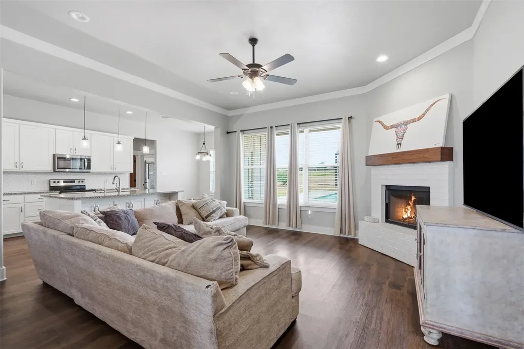 109 Stonegate Avenue Weatherford TX 76087